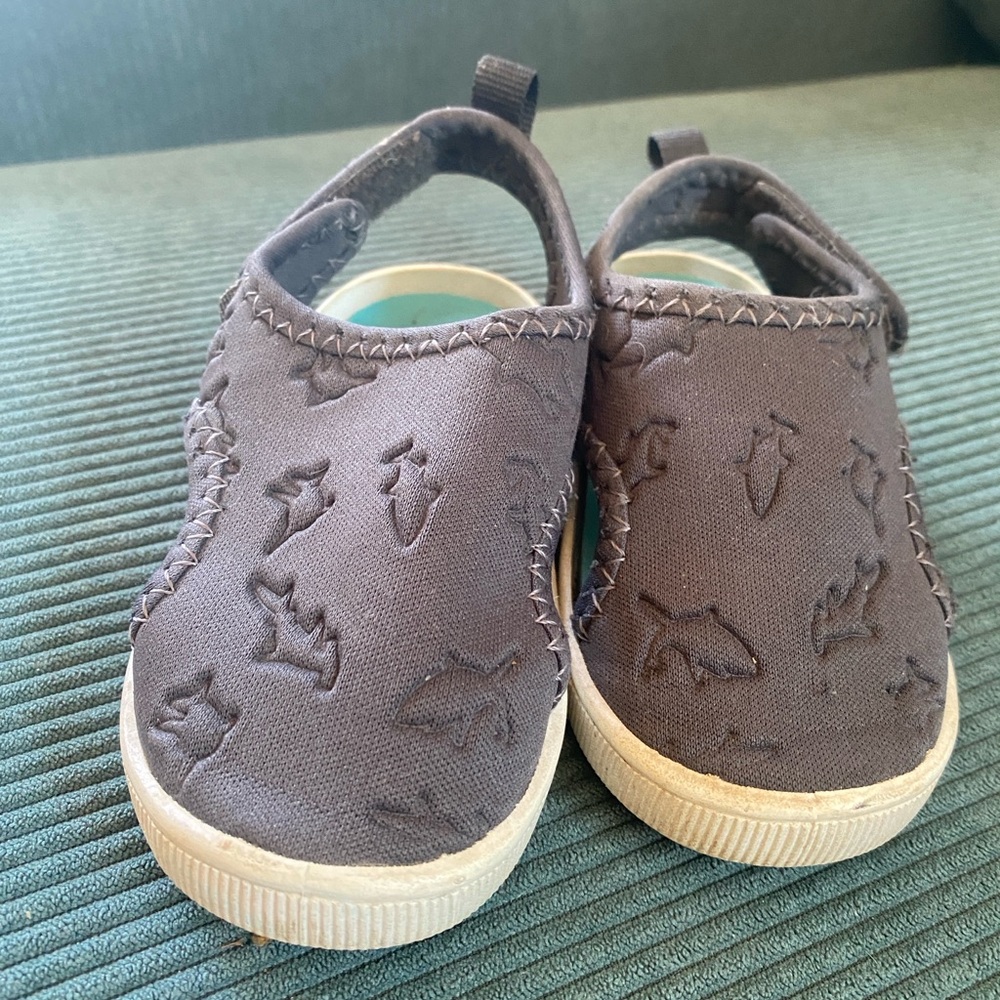 Carters water shoes size 4